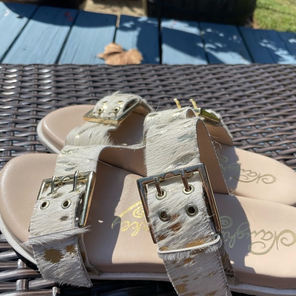 Naughty Monkey slide sandals Excellent used condition! 8.5 worn only 2 times. - Picture 4 of 13